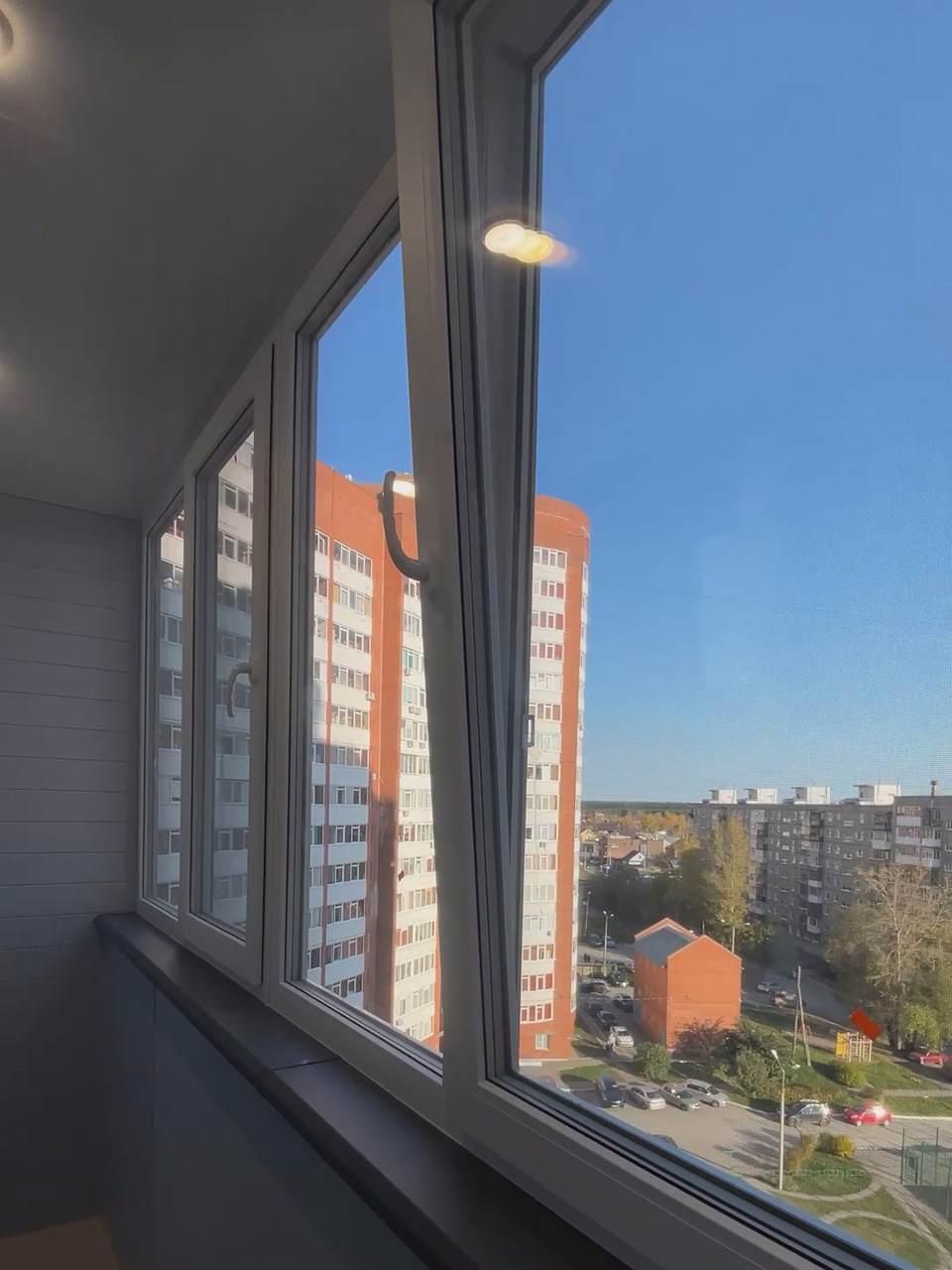 Остекление лоджии с обшивкой вагонкой