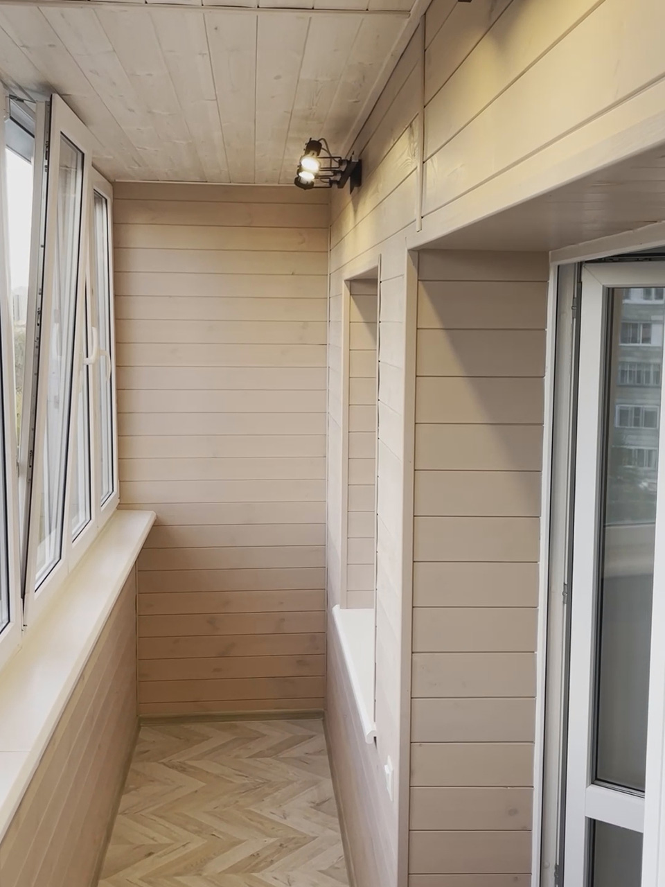 Лоджия с обшивкой вагонкой