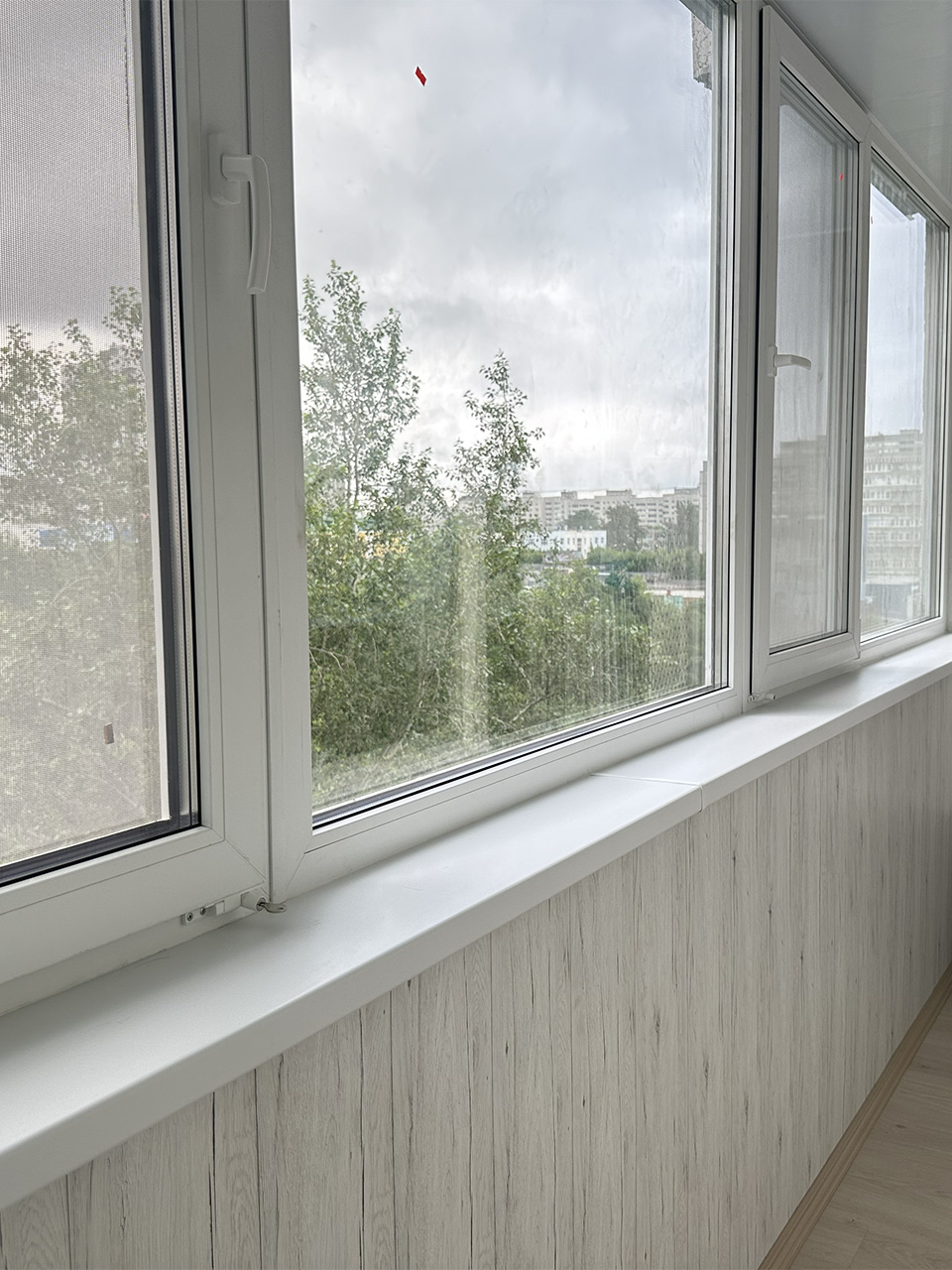 Лоджия с обшивкой МДФ панелями и теплым полом