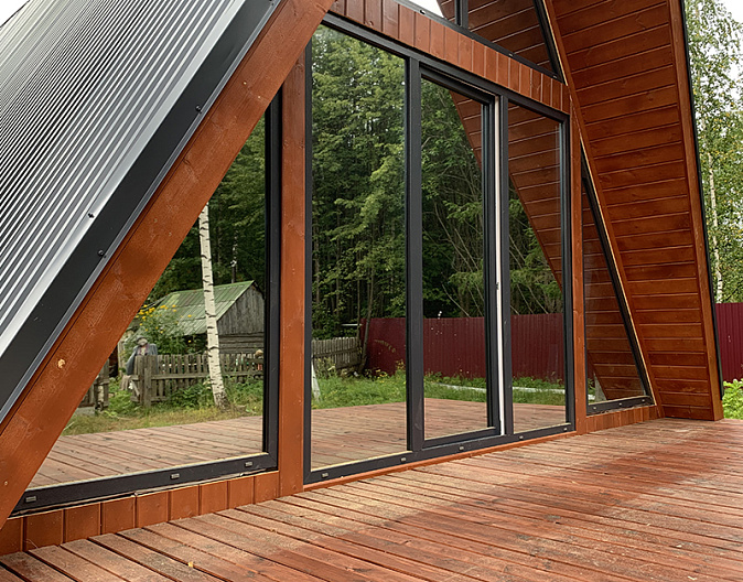 Треугольный дом